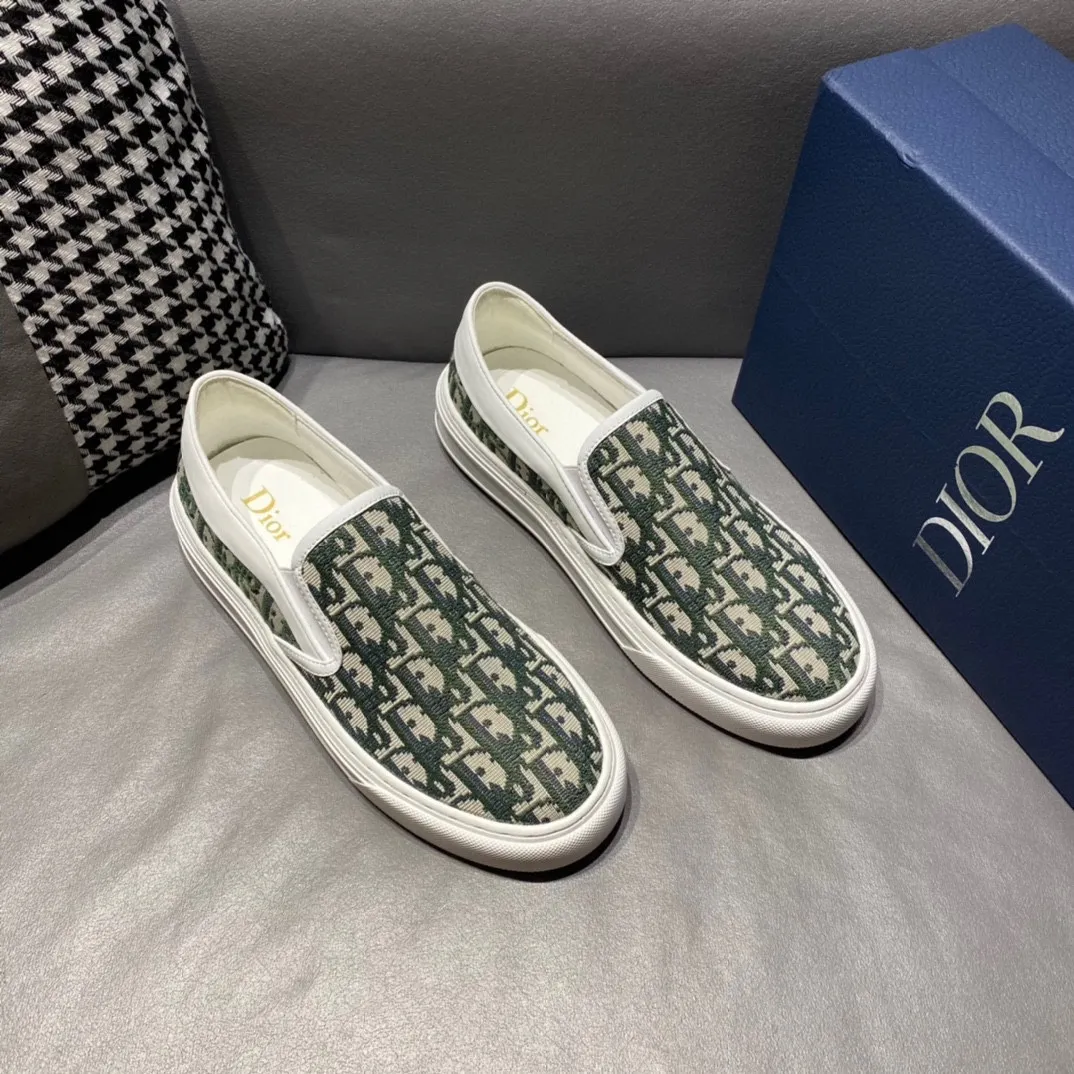 Factory price 340, Dior series casual shoes 👟🔥🕷🕷【Dior】Dior New casual men's shoes are launched in Hong Kong counters. Official website 1:1 production. Original Italian materials. Designed by European and American masters. Perfect shape to create counter quality, solid color rubber wear-resistant outsole and classic dazzling head! Super versatile and very comfortable. High-end without losing taste, fashionable and novel! ! Absolute focus! Code number: 38-45